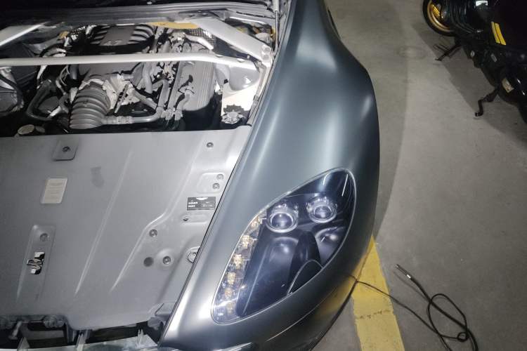 Used AstonMartin V8 Vantage 2012 4.7L S Coupe Engine Bay Left