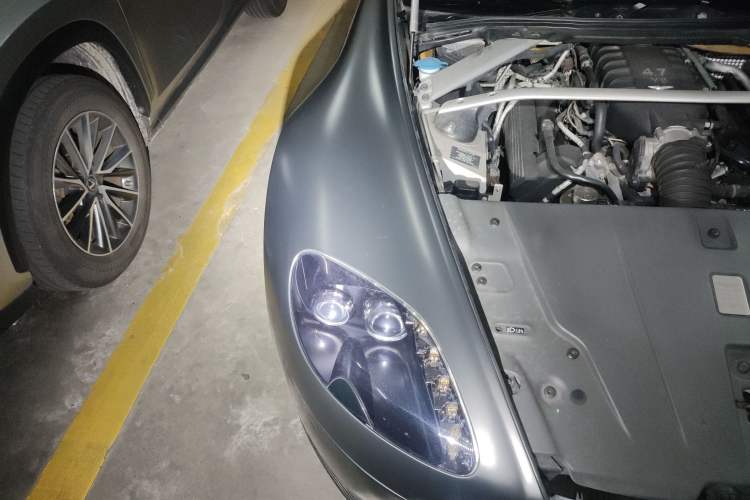Used AstonMartin V8 Vantage 2012 4.7L S Coupe Engine Bay Right