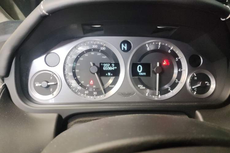 Used AstonMartin V8 Vantage 2012 4.7L S Coupe Odometer Close Up
