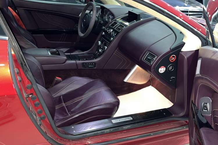 Used AstonMartin V8 Vantage 2012 4.7L S Coupe Interior 3