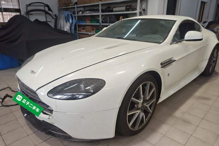 AstonMartin V8 Vantage 2012