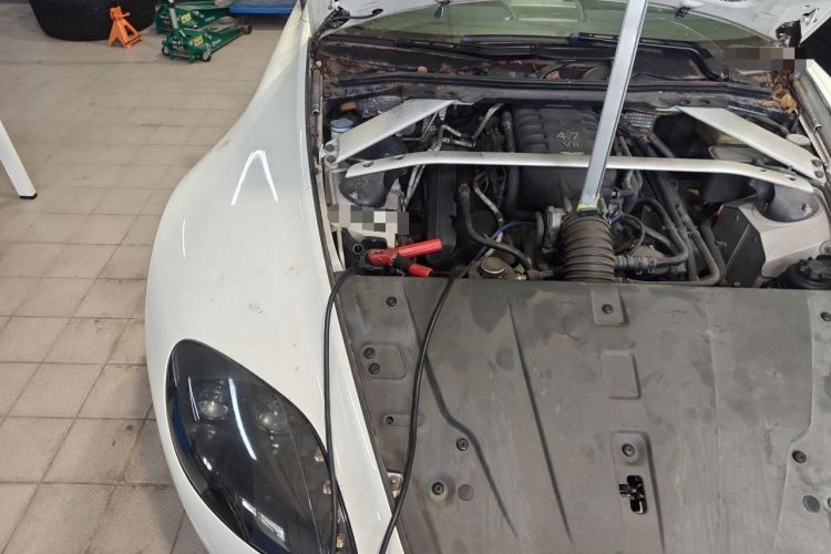 Used AstonMartin V8 Vantage 2012 4.7L S Coupe Engine Bay Right