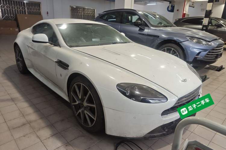 Used AstonMartin V8 Vantage 2012 4.7L S Coupe Front Right 45 Deg