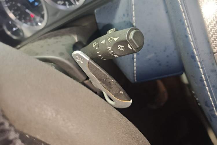 Used AstonMartin V8 Vantage 2012 4.7L S Coupe Gear Lever