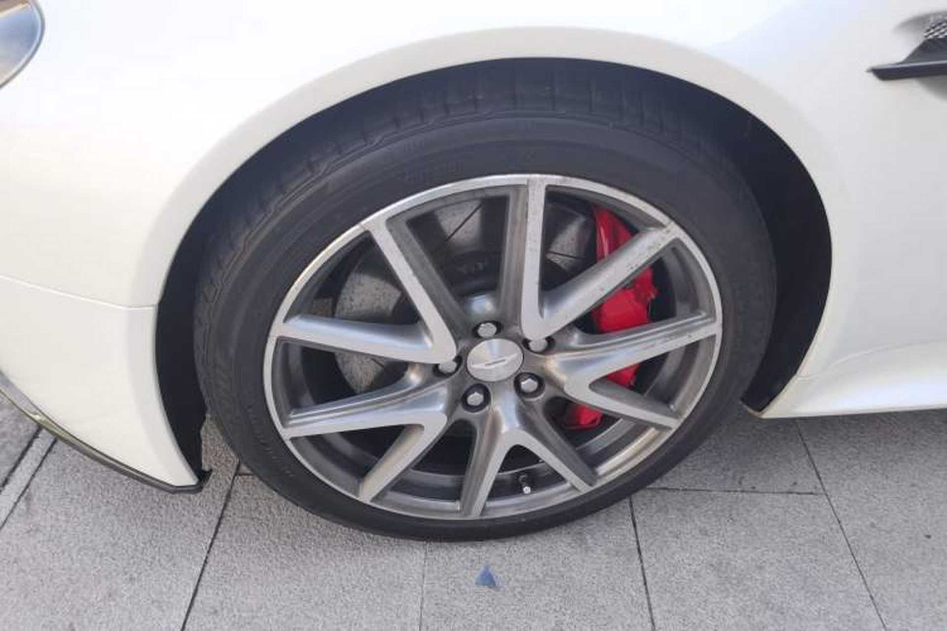 Used AstonMartin V8 Vantage 2012 4.7L S Coupe Left Front Wheel Hub