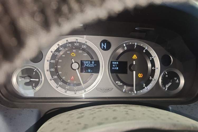 Used AstonMartin V8 Vantage 2012 4.7L S Coupe Odometer Close Up