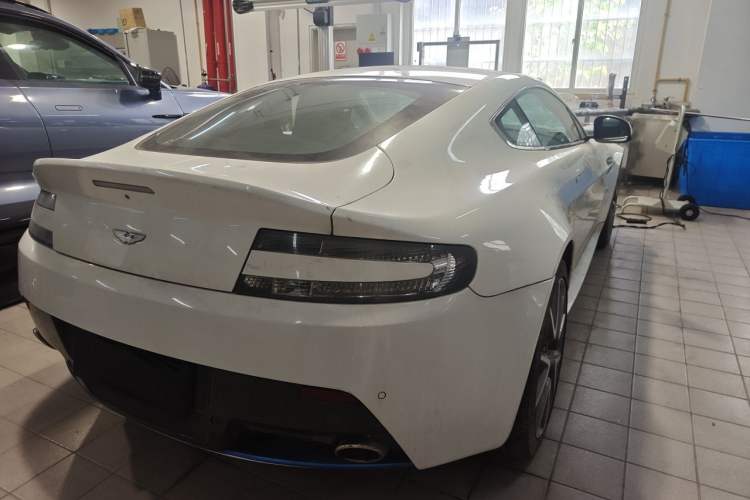 Used AstonMartin V8 Vantage 2012 4.7L S Coupe Rear Right 45 Deg