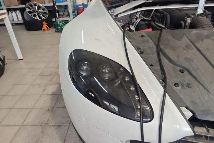 Used AstonMartin V8 Vantage 2012 4.7L S Coupe Right Front Headlight