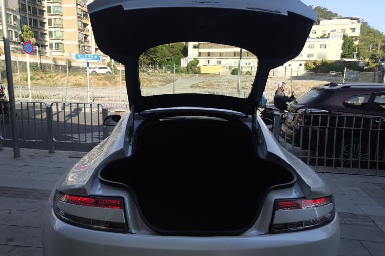 Used AstonMartin V8 Vantage 2012 4.7L S Coupe Trunk