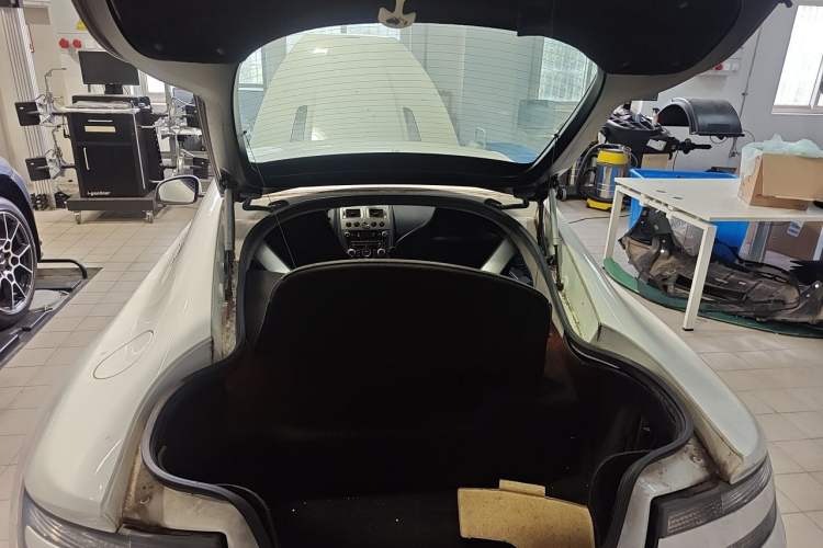 Used AstonMartin V8 Vantage 2012 4.7L S Coupe Trunk