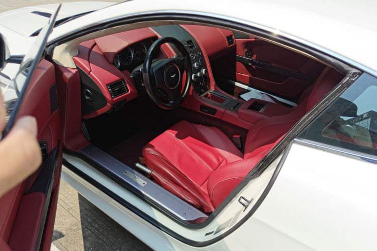 Used AstonMartin V8 Vantage 2015 4.7L Coupe Driver Seat