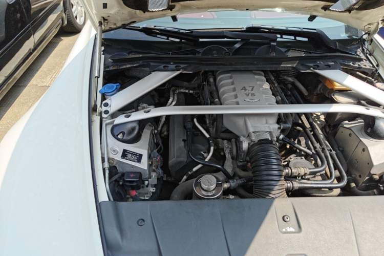 Used AstonMartin V8 Vantage 2015 4.7L Coupe Engine Bay Right