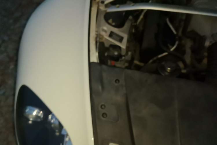 Used AstonMartin V8 Vantage 2015 4.7L Coupe Engine Bay Right