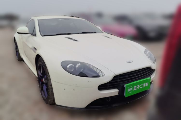 Used AstonMartin V8 Vantage 2015 4.7L Coupe Front Right 45 Deg