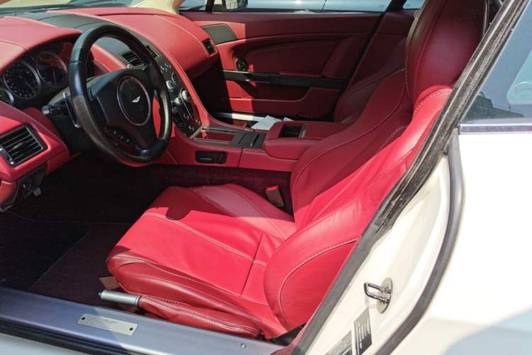 Used AstonMartin V8 Vantage 2015 4.7L Coupe Left Rear Seat
