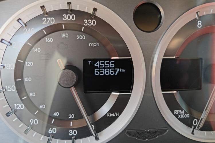 Used AstonMartin V8 Vantage 2015 4.7L Coupe Odometer Close Up