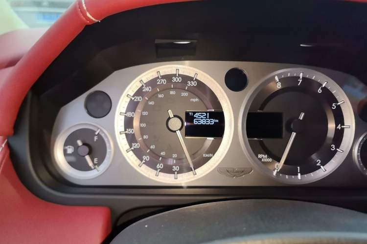 Used AstonMartin V8 Vantage 2015 4.7L Coupe Odometer Close Up