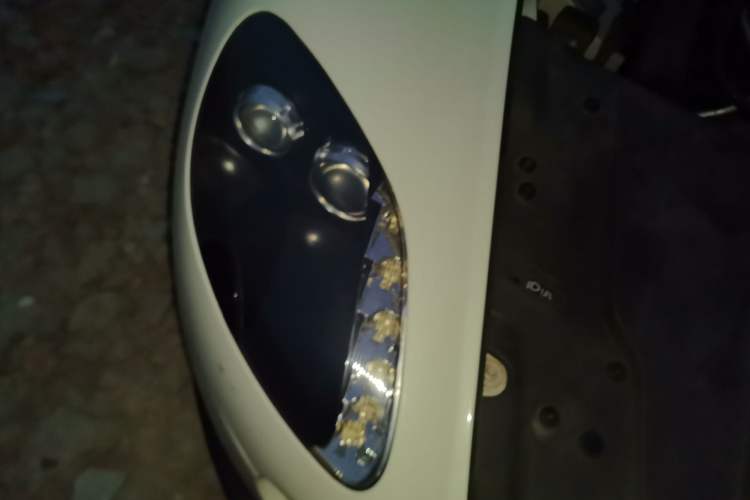 Used AstonMartin V8 Vantage 2015 4.7L Coupe Right Front Headlight