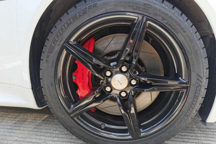 Used AstonMartin V8 Vantage 2015 4.7L Coupe Right Front Wheel Hub