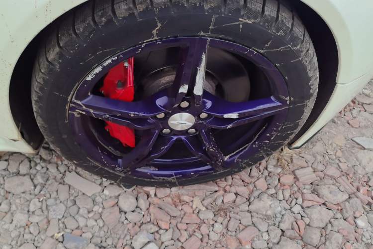 Used AstonMartin V8 Vantage 2015 4.7L Coupe Right Front Wheel Hub