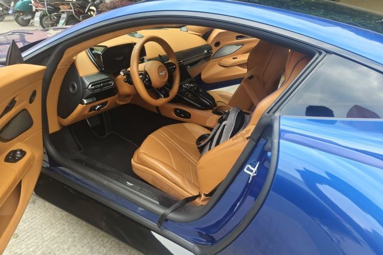 Used AstonMartin V8 Vantage 2024 4.0T V8 Coupe Left Front Seat