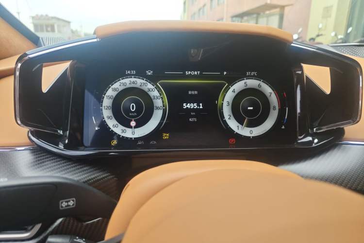 Used AstonMartin V8 Vantage 2024 4.0T V8 Coupe Odometer Close Up