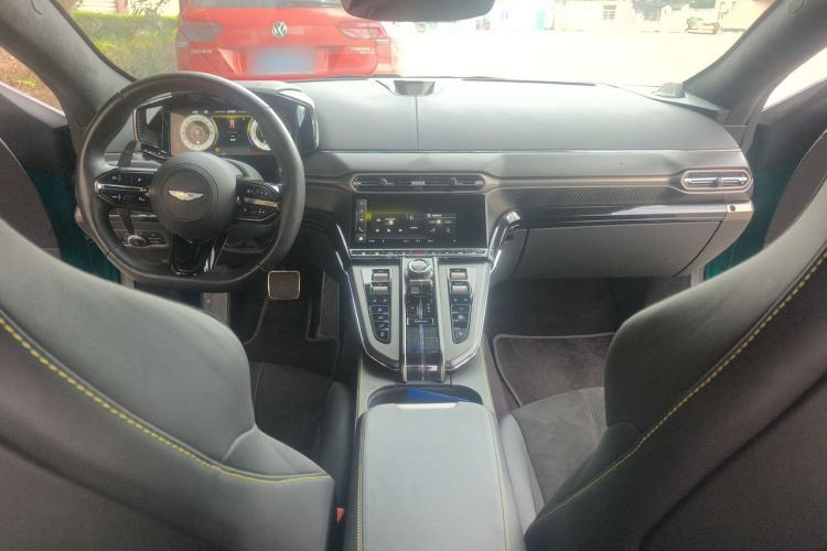 Used AstonMartin V8 Vantage 2024 4.0T V8 Coupe Center Console