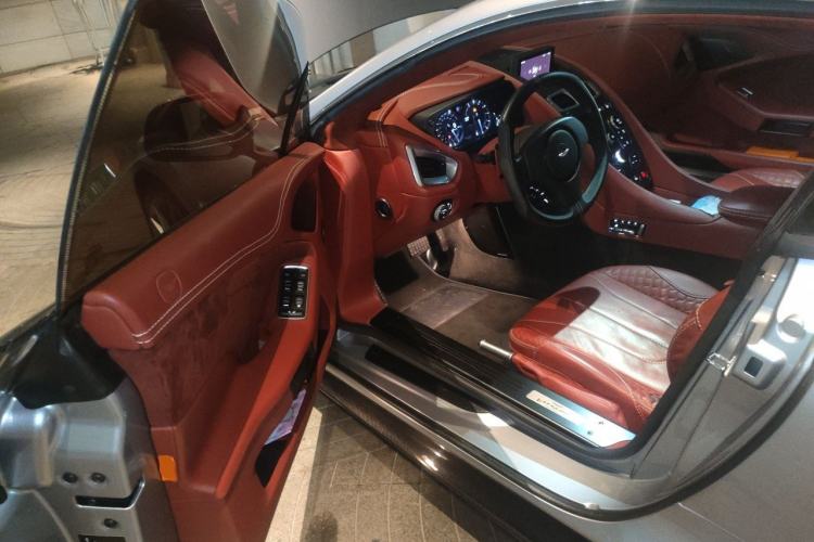 Used AstonMartin Vanquish 2013 6.0L standard version Driver Seat