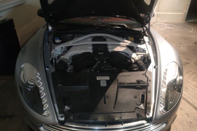 Used AstonMartin Vanquish 2013 6.0L standard version Engine Bay