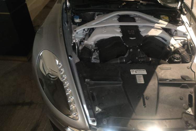 Used AstonMartin Vanquish 2013 6.0L standard version Engine Bay Right