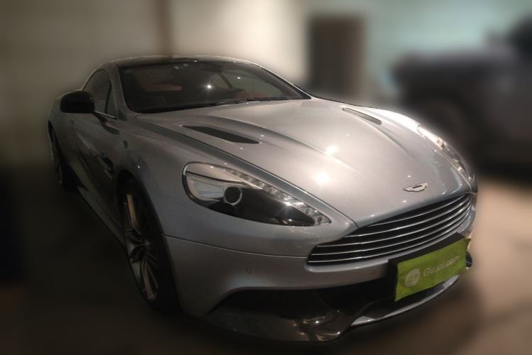 Used AstonMartin Vanquish 2013 6.0L standard version Front Right 45 Deg