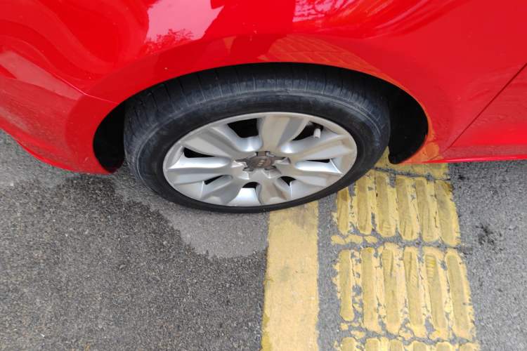 Used Audi A1 2014 30 TFSI Sportback Technology Model Left Front Wheel Hub