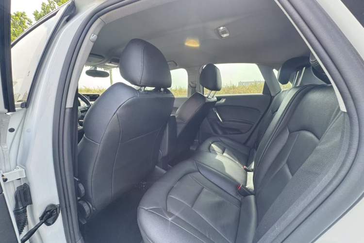 Used Audi A1 2016 30 TFSI Sportback Design Fashion Edition Interior 4
