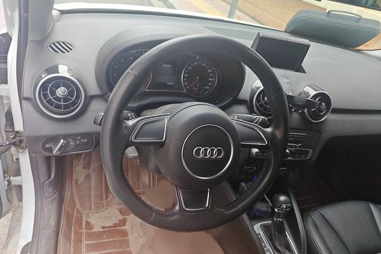 Used Audi A1 2016 30 TFSI Sportback Design Fashion Edition Steering Wheel