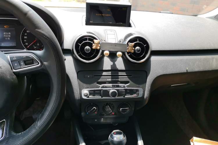 Used Audi A1 2012 1.4 TFSI Ego Audio And AC Panel