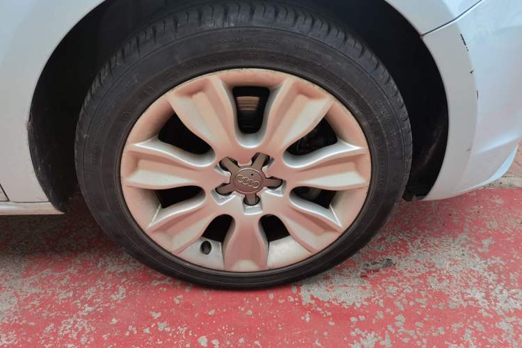 Used Audi A1 2012 1.4 TFSI Urban Right Front Wheel Hub