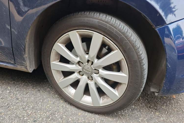 Used Audi A1 2012 1.4 TFSI Urban Right Front Wheel Hub
