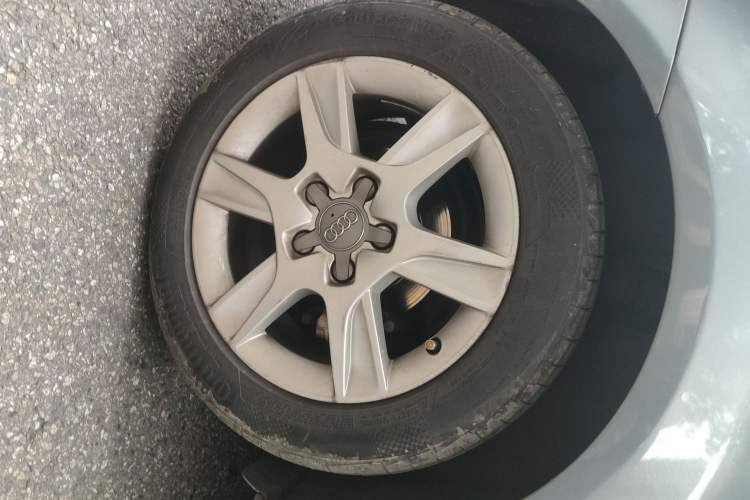 Used Audi A1 2012 1.4 TFSI Urban Right Front Wheel Hub