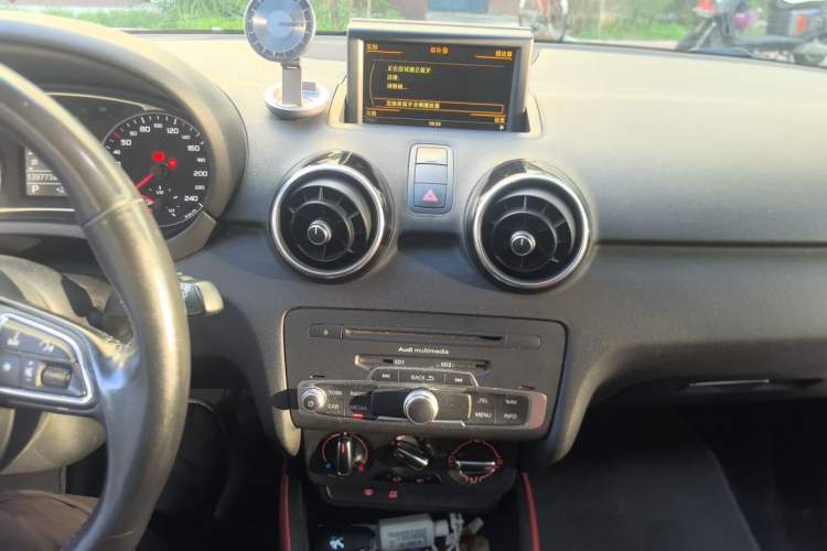 Used Audi A1 2012 1.4 TFSI Ego Audio And AC Panel