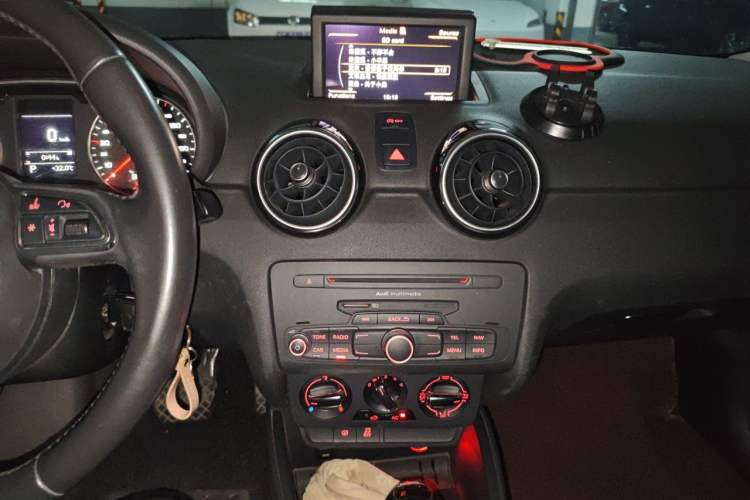 Used Audi A1 2012 1.4 TFSI Ego Audio And AC Panel