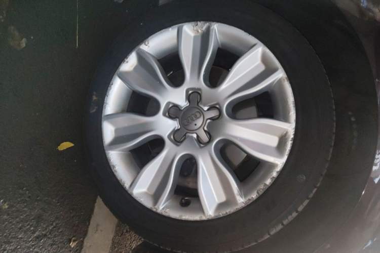 Used Audi A1 2012 1.4 TFSI Urban Right Front Wheel Hub