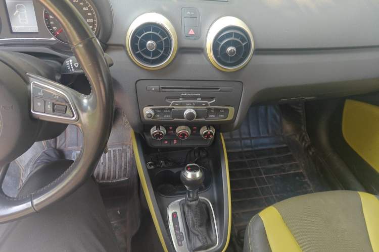Used Audi A1 2012 1.4 TFSI Ego Audio And AC Panel