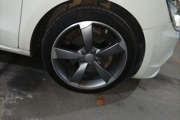 Used Audi A1 2012 1.4 TFSI Ego plus Right Front Wheel Hub