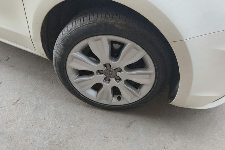 Used Audi A1 2012 1.4 TFSI Urban Right Front Wheel Hub