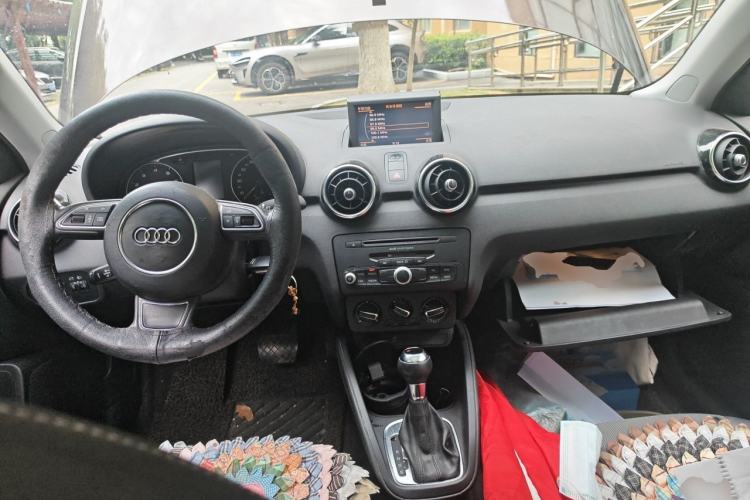 Used Audi A1 2013 30 TFSI Sportback Ego Center Console