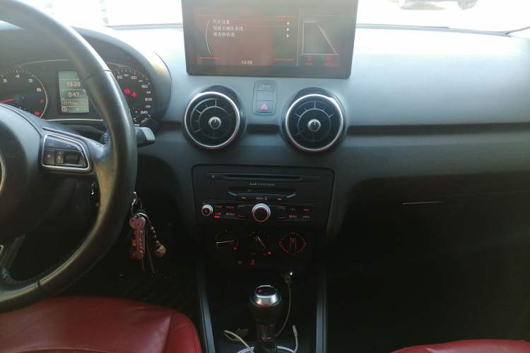Used Audi A1 2013 30 TFSI Sportback Ego Audio And AC Panel