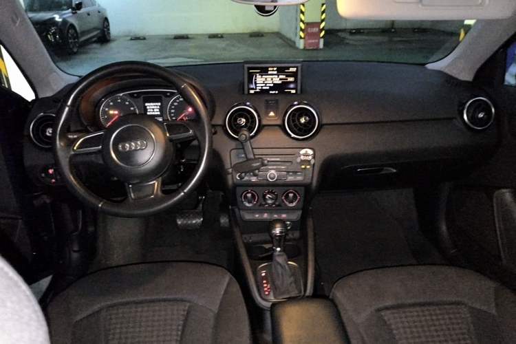 Used Audi A1 2013 30 TFSI Sportback Urban Center Console