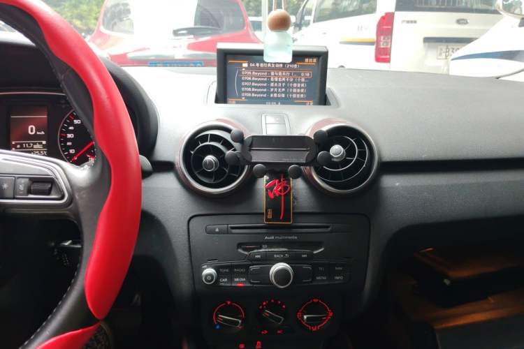 Used Audi A1 2013 30 TFSI Sportback Ego Audio And AC Panel