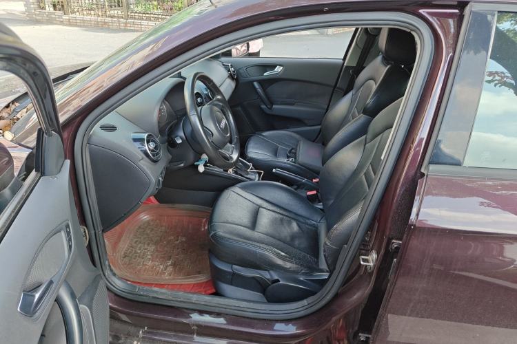 Used Audi A1 2013 30 TFSI Sportback Urban Driver Seat