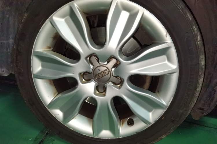 Used Audi A1 2013 30 TFSI Sportback Urban Right Front Wheel Hub